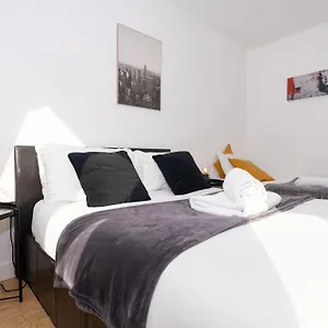  Apartment Shoreditch By Dc United Kingdom